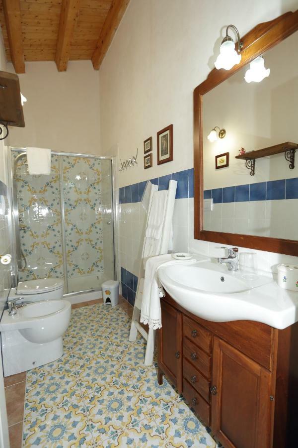 "Suliscenti" Dimora Siciliana B&B 阿沃拉 外观 照片